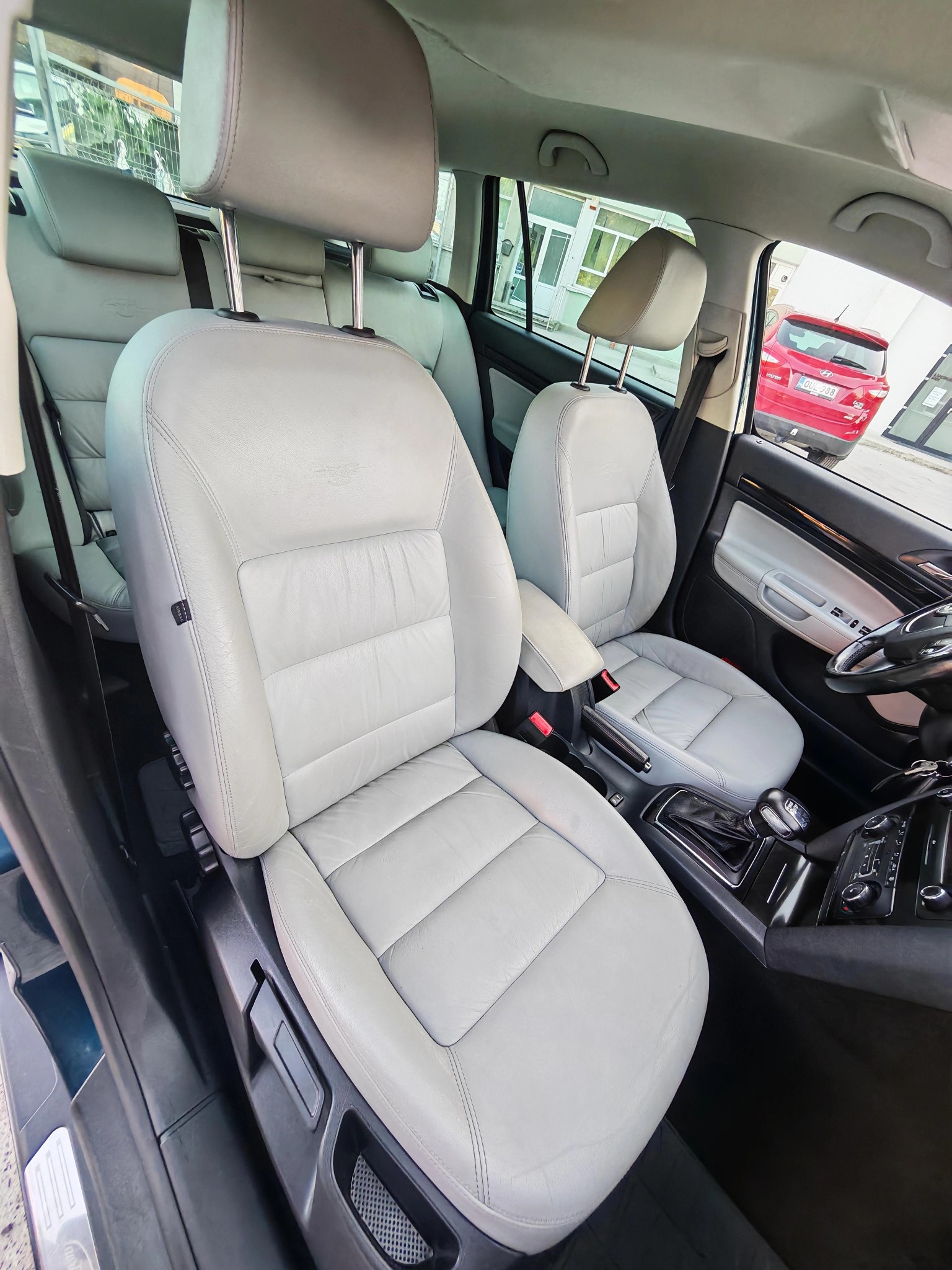 
								Skoda Octavia – Laurin & Klement – 2.0 TDI – 4×4 – DSG full									