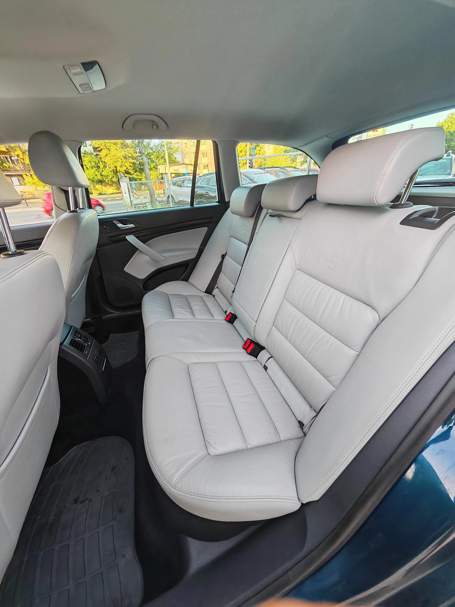 
								Skoda Octavia – Laurin & Klement – 2.0 TDI – 4×4 – DSG full									