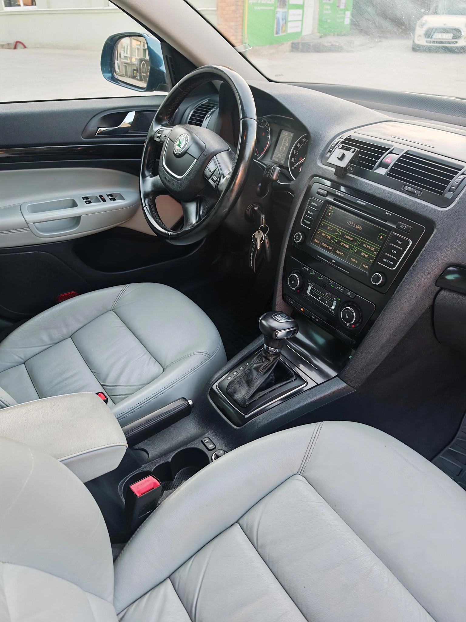 
								Skoda Octavia – Laurin & Klement – 2.0 TDI – 4×4 – DSG full									
