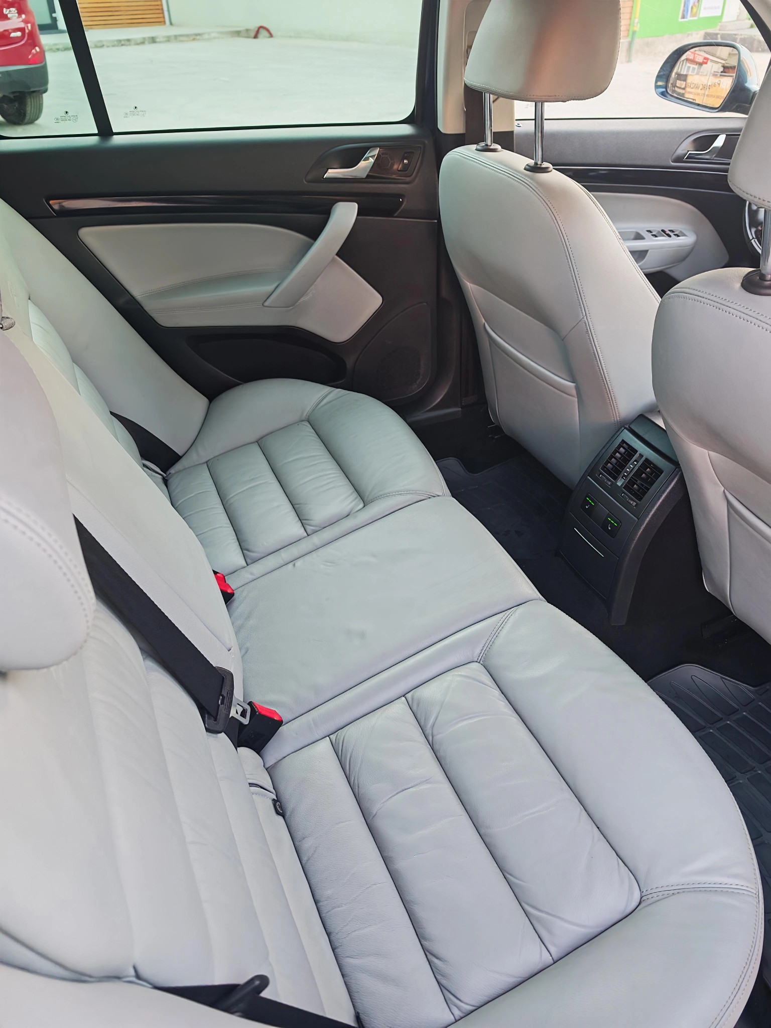 
								Skoda Octavia – Laurin & Klement – 2.0 TDI – 4×4 – DSG full									