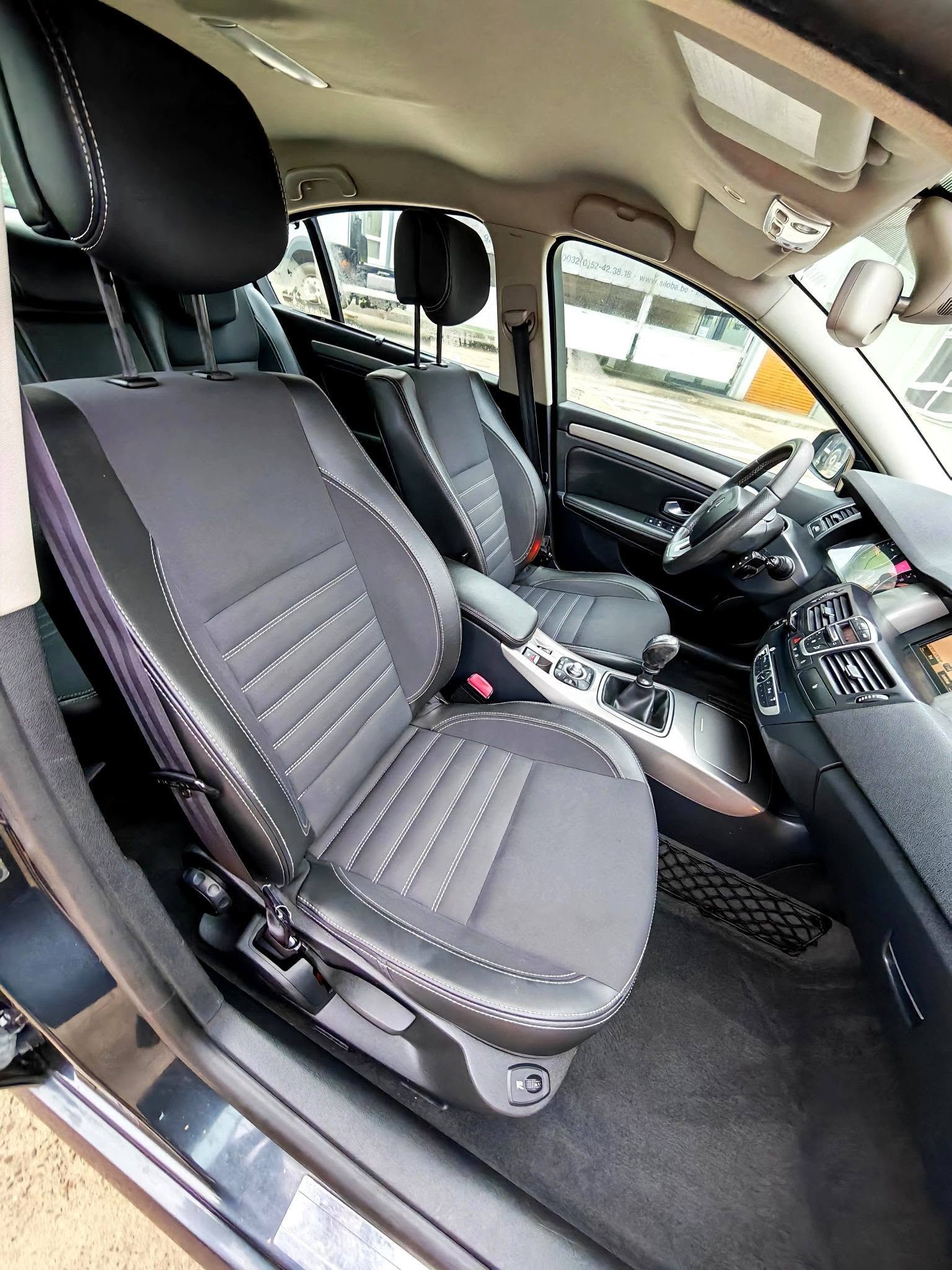 
								RENAULT LAGUNA TOMTOM EDITION – 1.5 dCi – 110 CP – Euro 5 full									