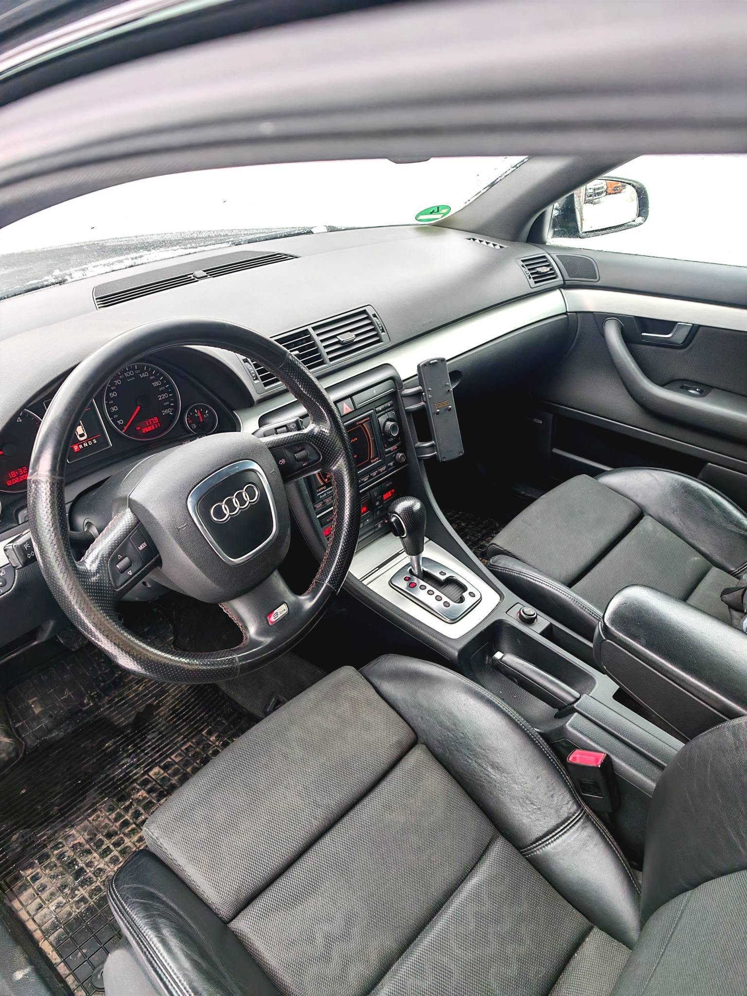 
								AUDI A4 AVANT S-LINE – 2.0 TDI – CUTIE AUTOMATĂ full									
