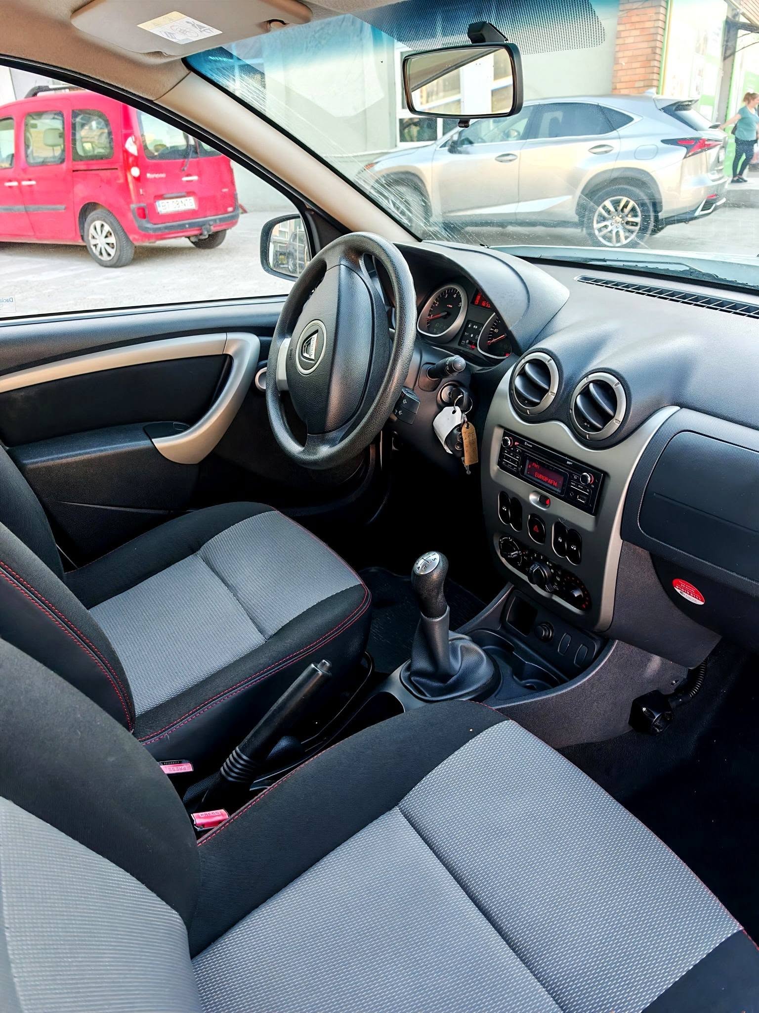 
								Dacia Duster Ice Sound – 1.6 Benzina – An 12.2013 full									