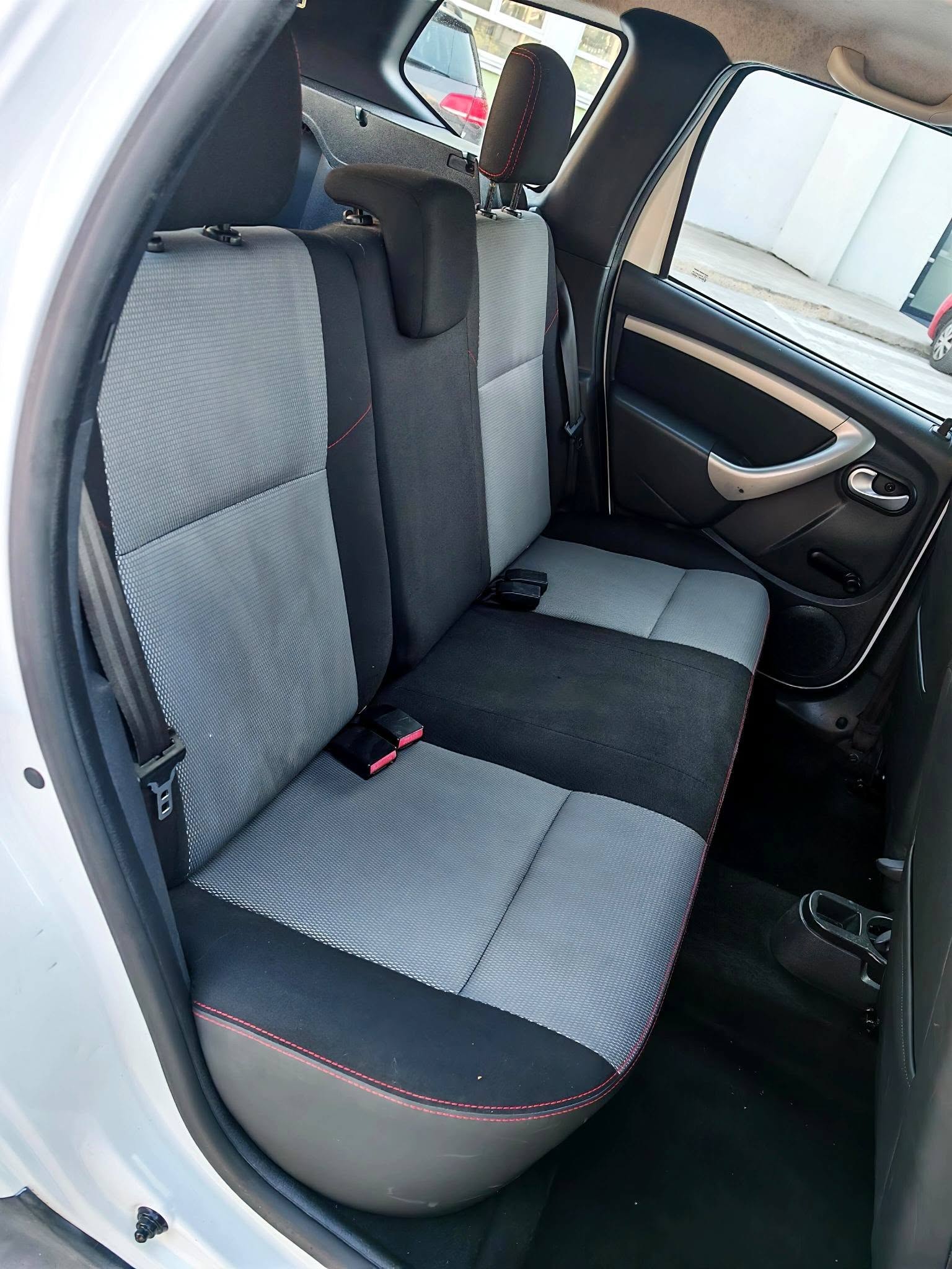 
								Dacia Duster Ice Sound – 1.6 Benzina – An 12.2013 full									