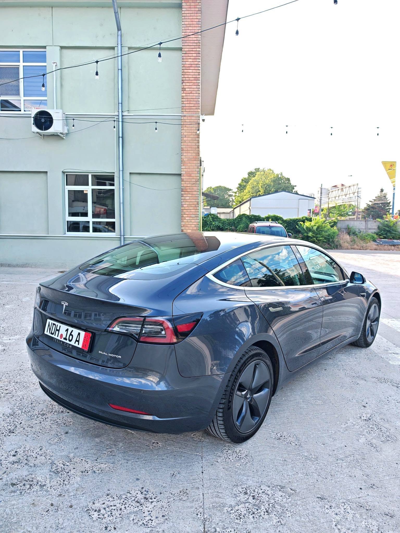 
								Tesla Model 3 Dual Motor Long Range – An 2019 – 420 km Autonomie full									