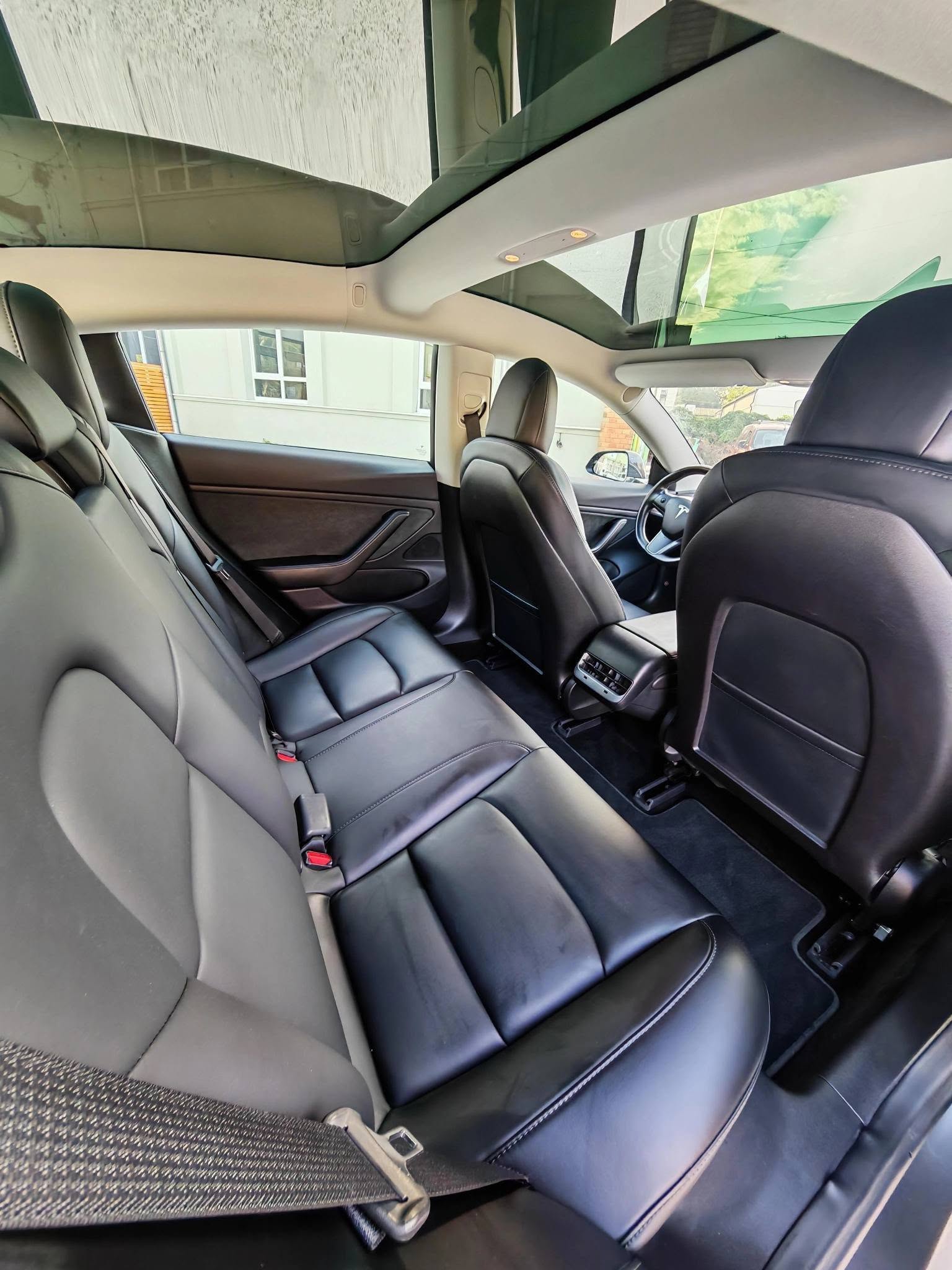 
								Tesla Model 3 Dual Motor Long Range – An 2019 – 420 km Autonomie full									