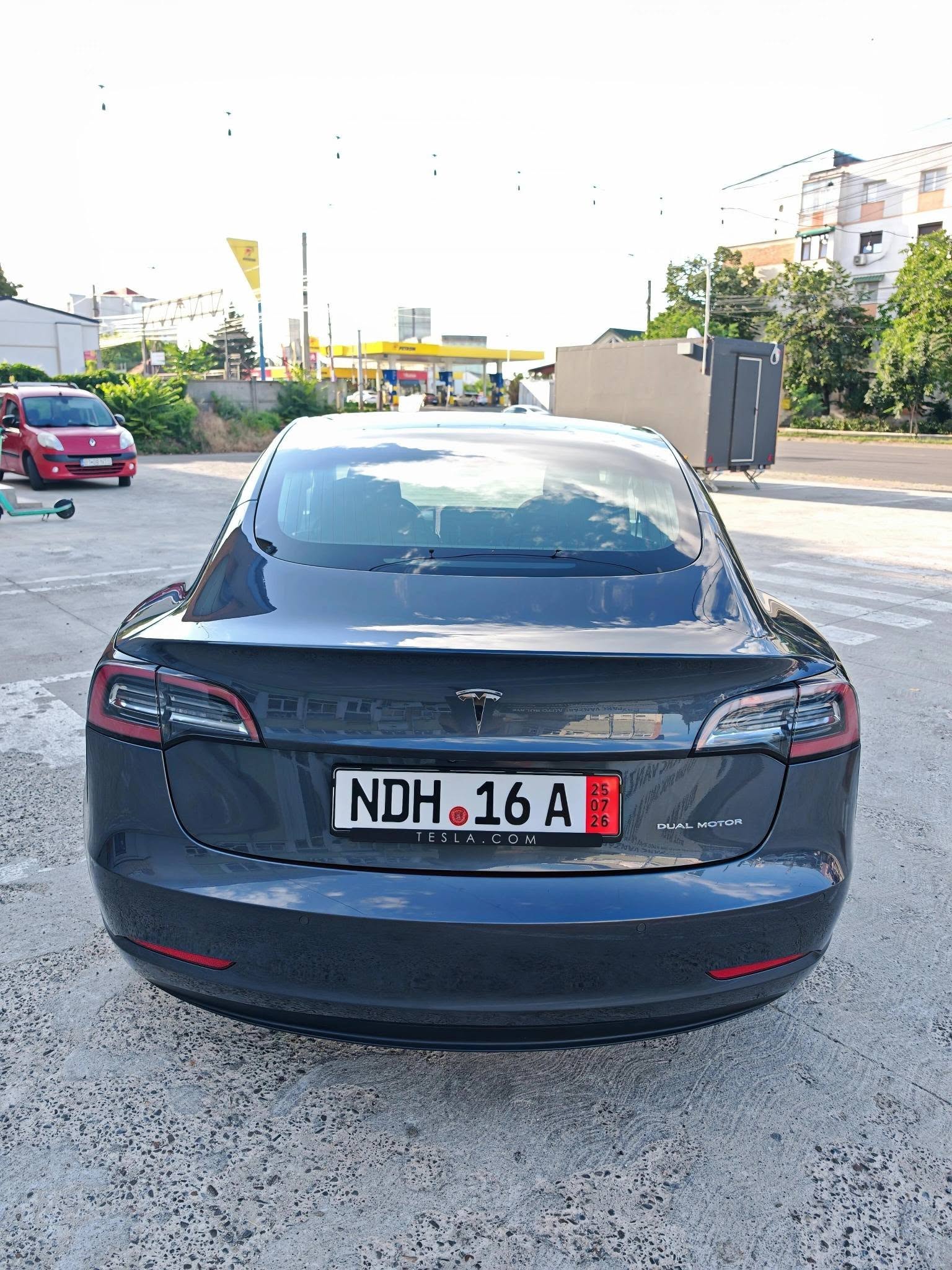 
								Tesla Model 3 Dual Motor Long Range – An 2019 – 420 km Autonomie full									