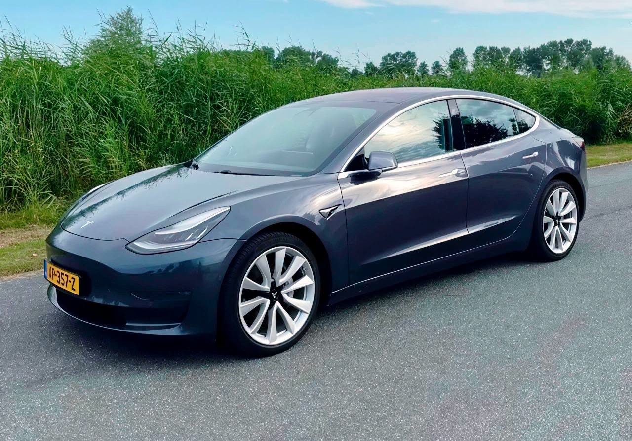 
								Tesla Model 3 – Dual Motor Long Range – An 2019 – 346 CP – 150.000 km full									