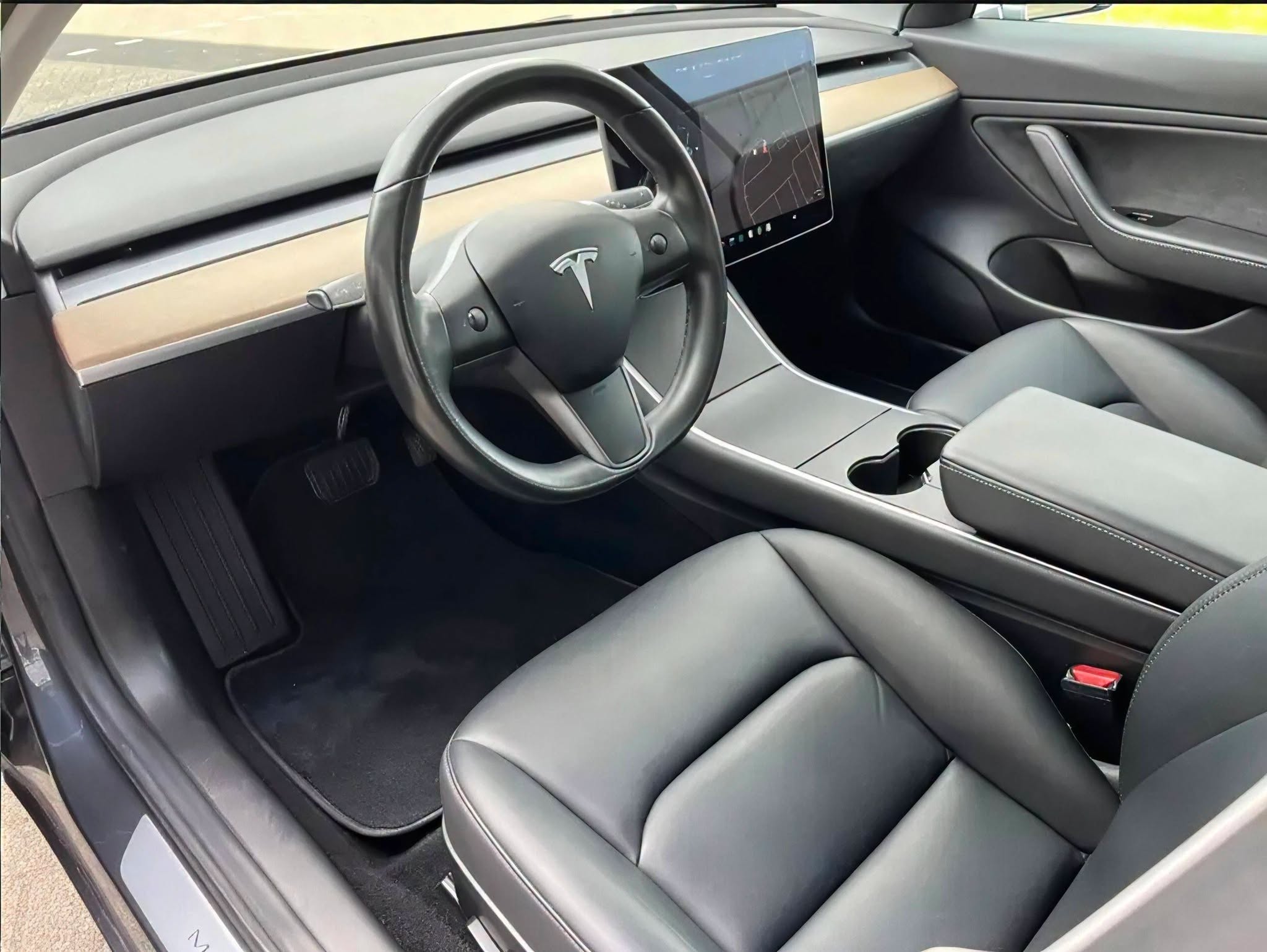 
								Tesla Model 3 – Dual Motor Long Range – An 2019 – 346 CP – 150.000 km full									