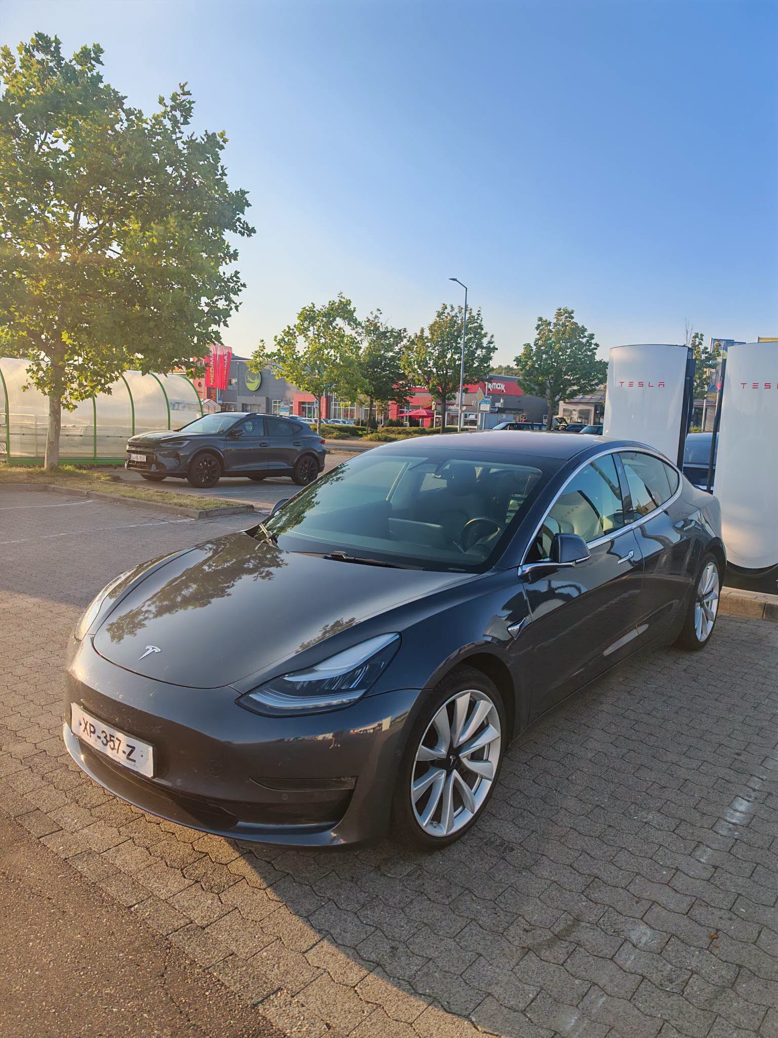 
								Tesla Model 3 – Dual Motor Long Range – An 2019 – 346 CP – 150.000 km full									