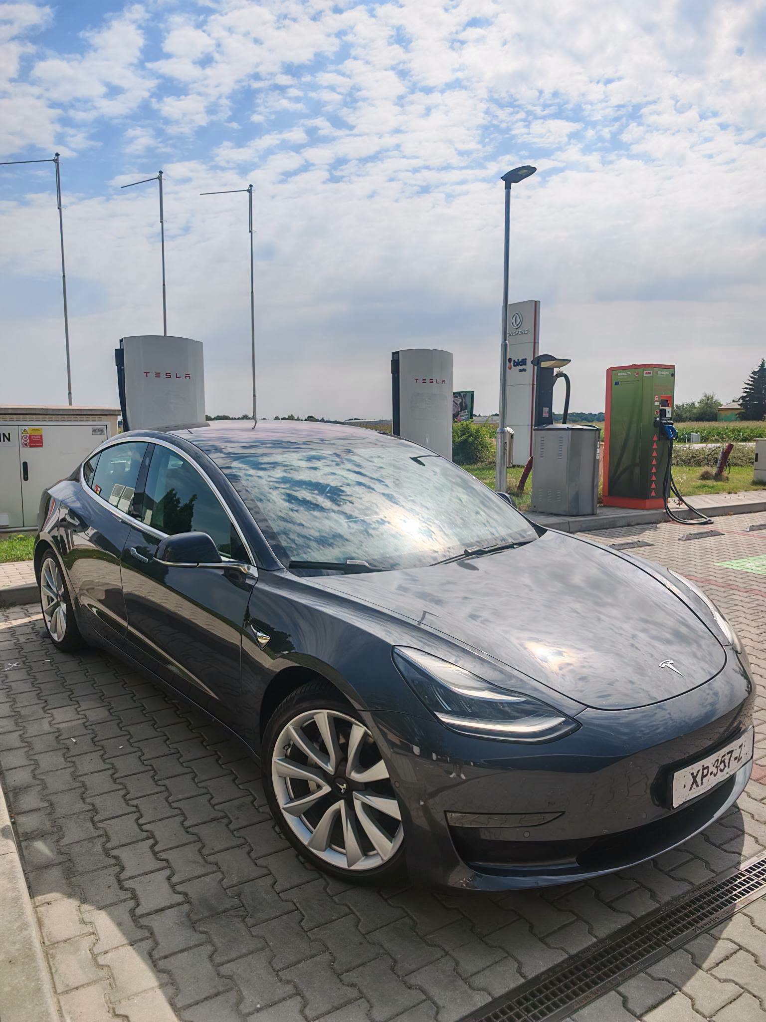 
								Tesla Model 3 – Dual Motor Long Range – An 2019 – 346 CP – 150.000 km full									
